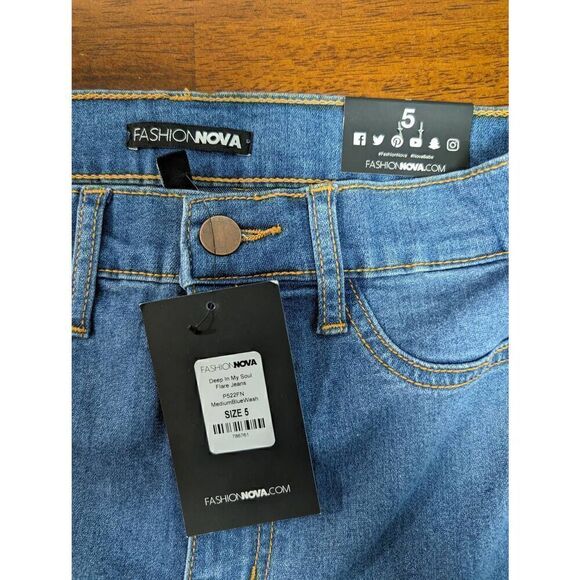 Fashion Nova Deep In my Soul Medium Wash Flare Jeans Women's Size 5 - Picture 2 of 4